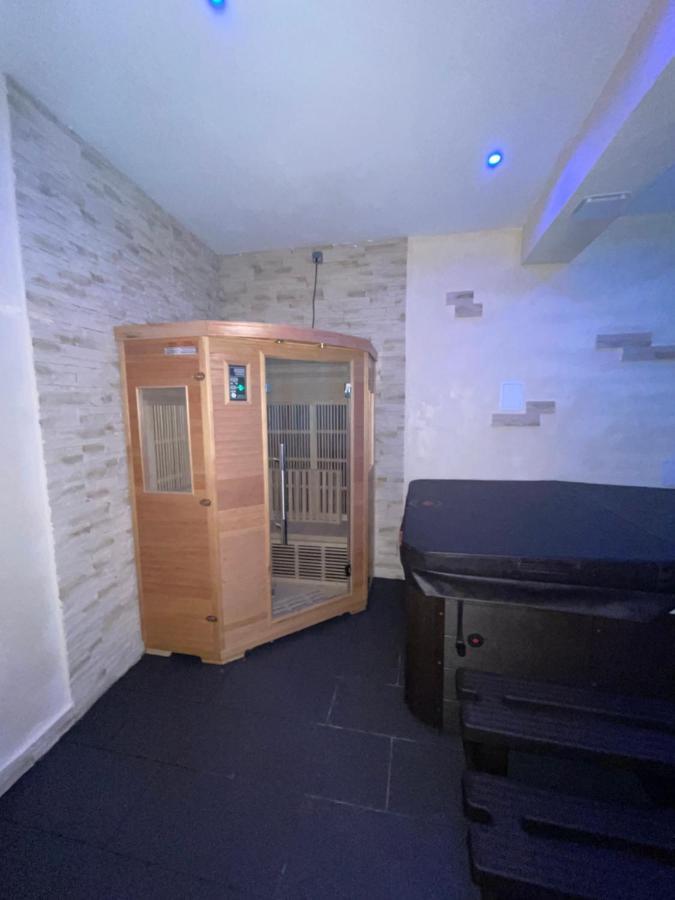 Logis Hotel Galland ラパリス エクステリア 写真