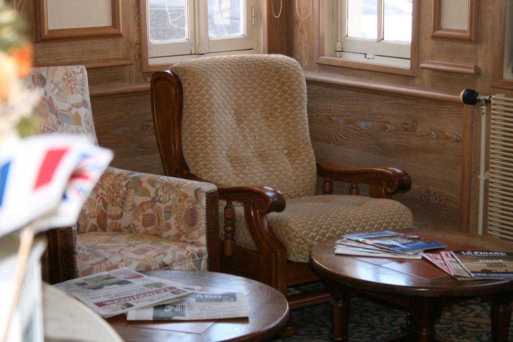Logis Hotel Galland ラパリス エクステリア 写真