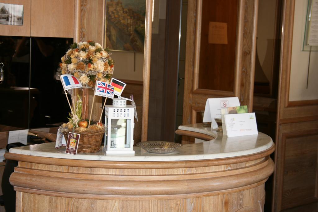 Logis Hotel Galland ラパリス エクステリア 写真