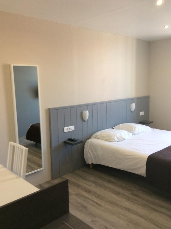 Logis Hotel Galland ラパリス エクステリア 写真